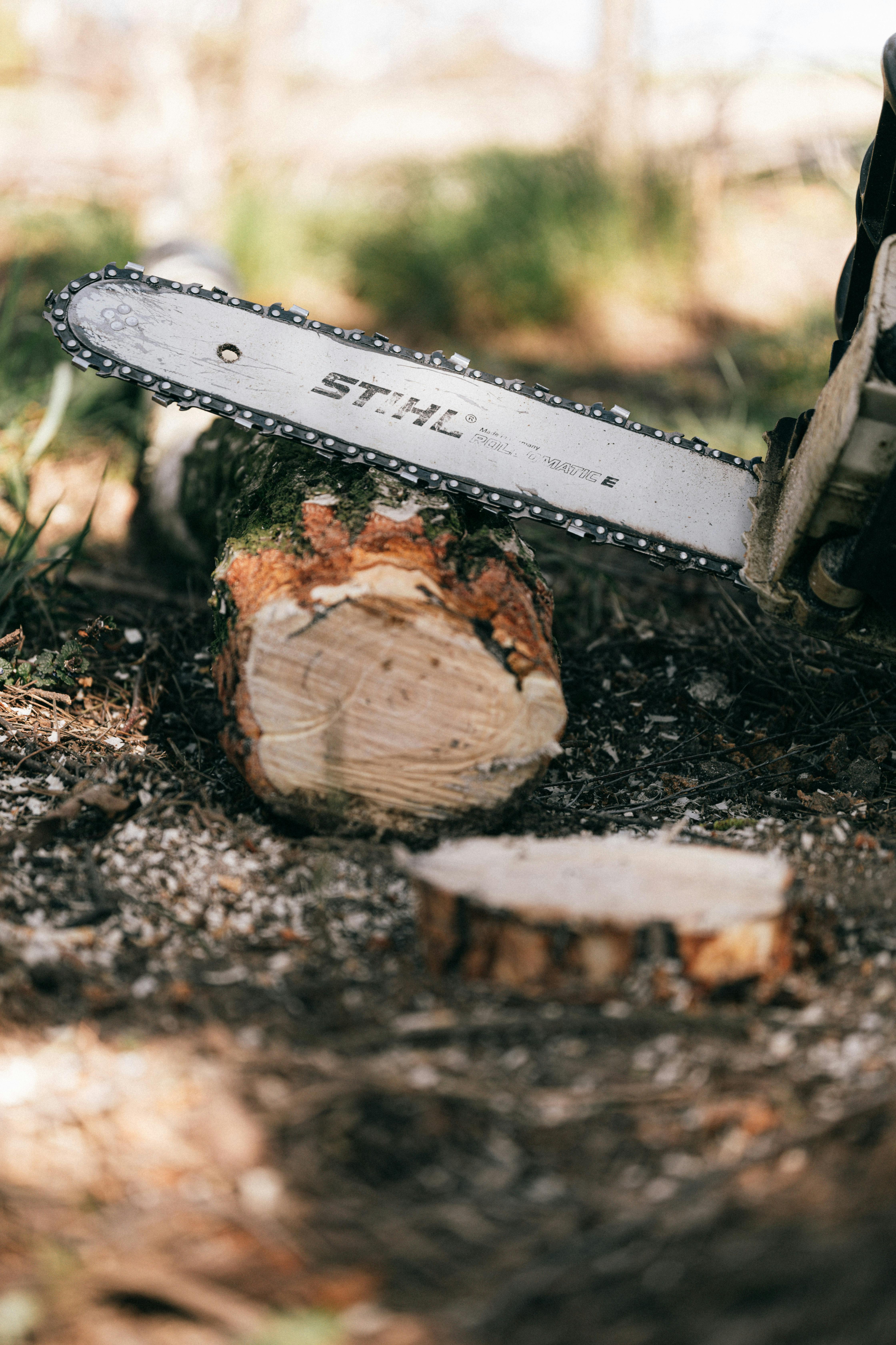 Stihl Akku Kettensäge mit Sicherheitsmechanismen